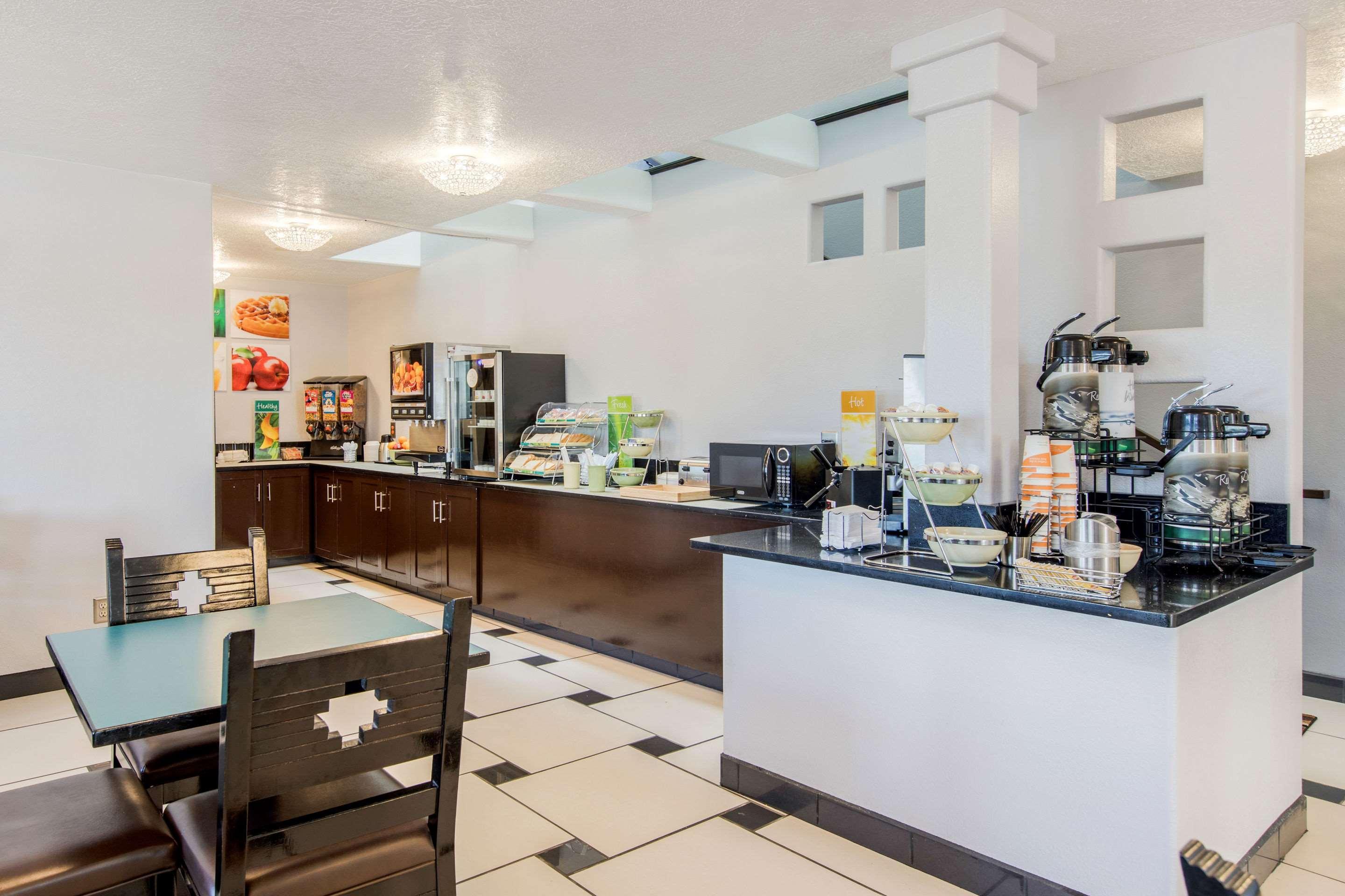 Quality Inn & Suites Albuquerque North Near Balloon Fiesta Park Экстерьер фото