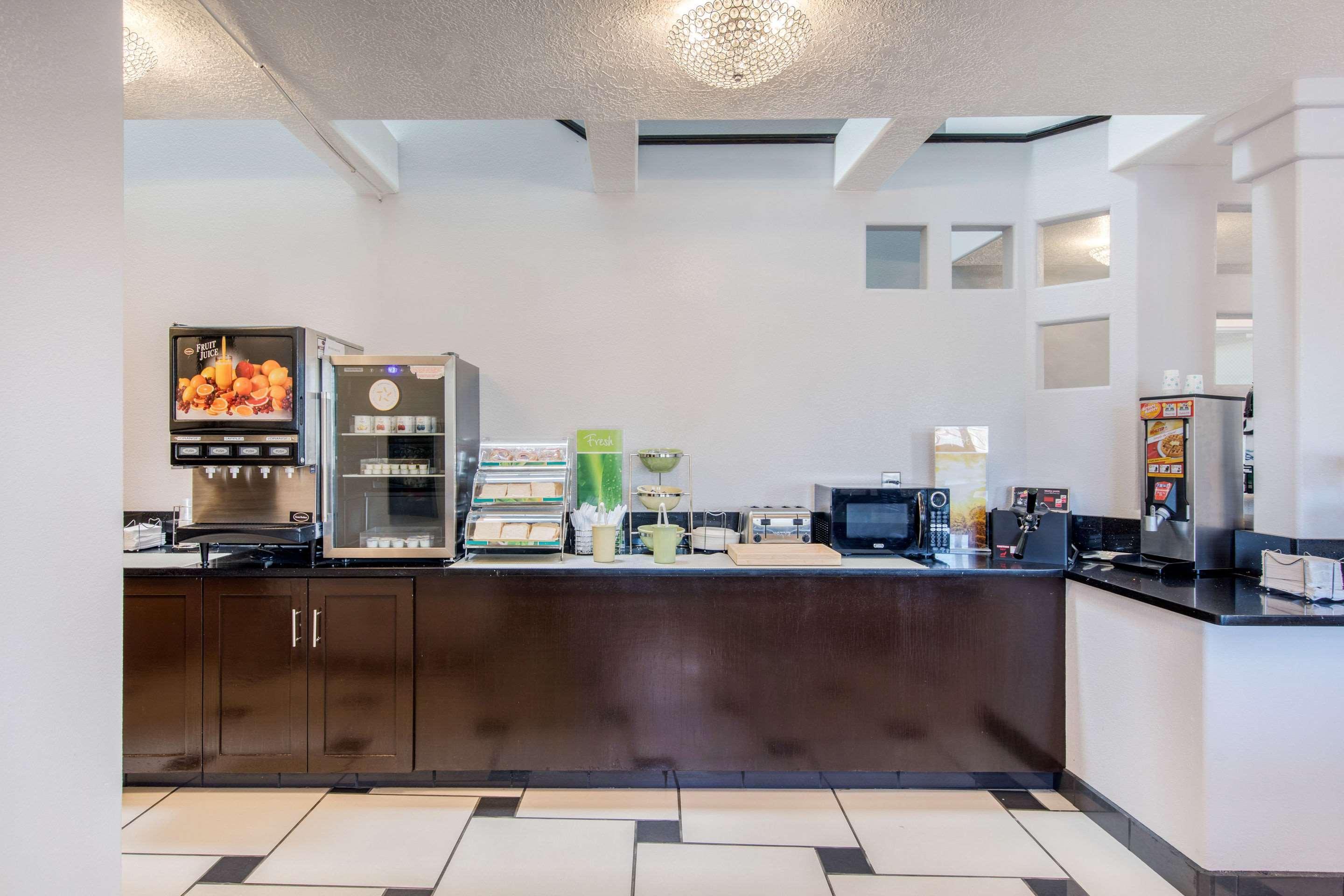 Quality Inn & Suites Albuquerque North Near Balloon Fiesta Park Экстерьер фото